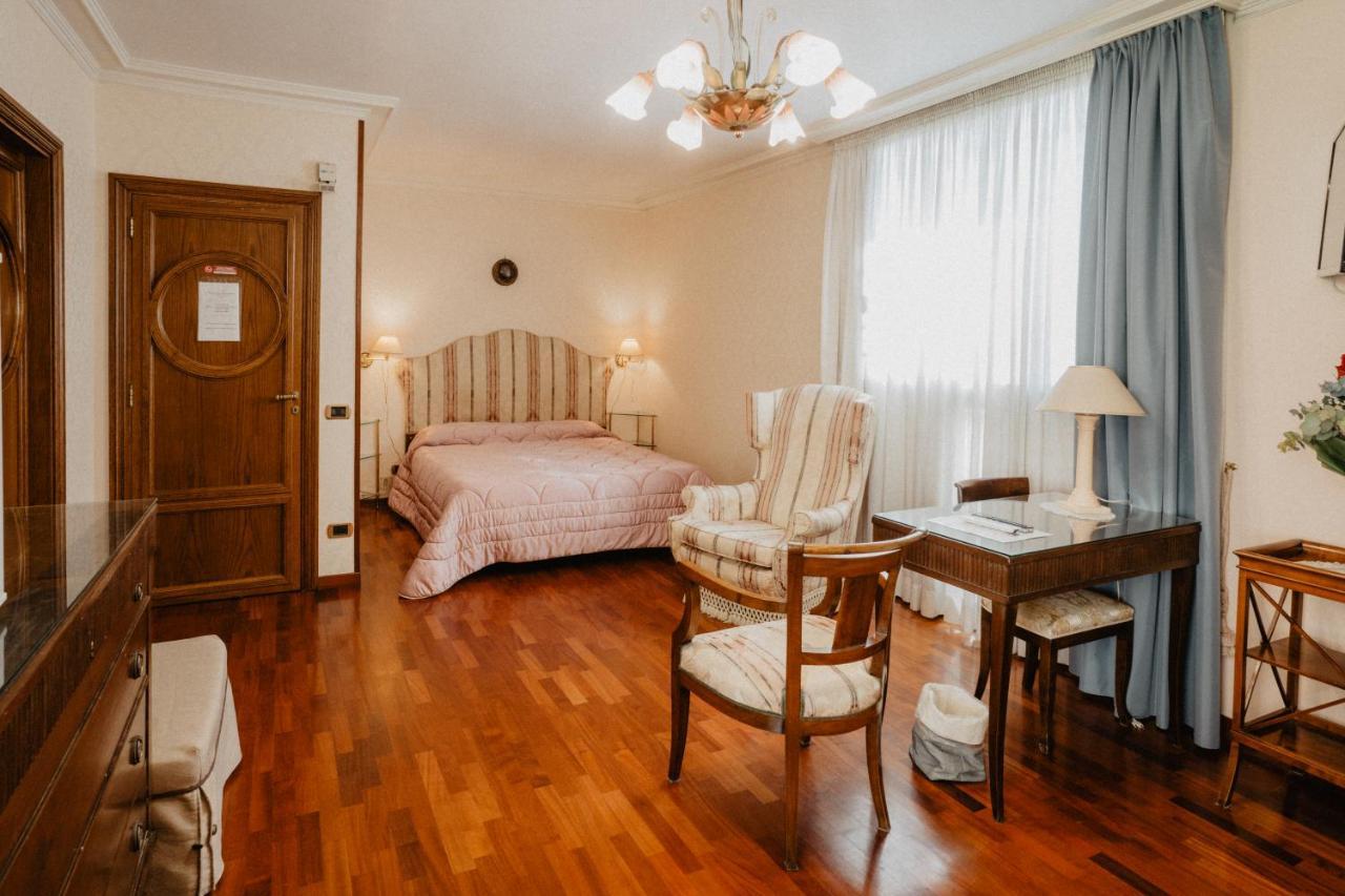 Villa Luigi XVI Таранто Екстериор снимка