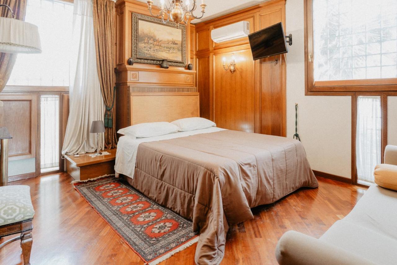 Villa Luigi XVI Таранто Екстериор снимка
