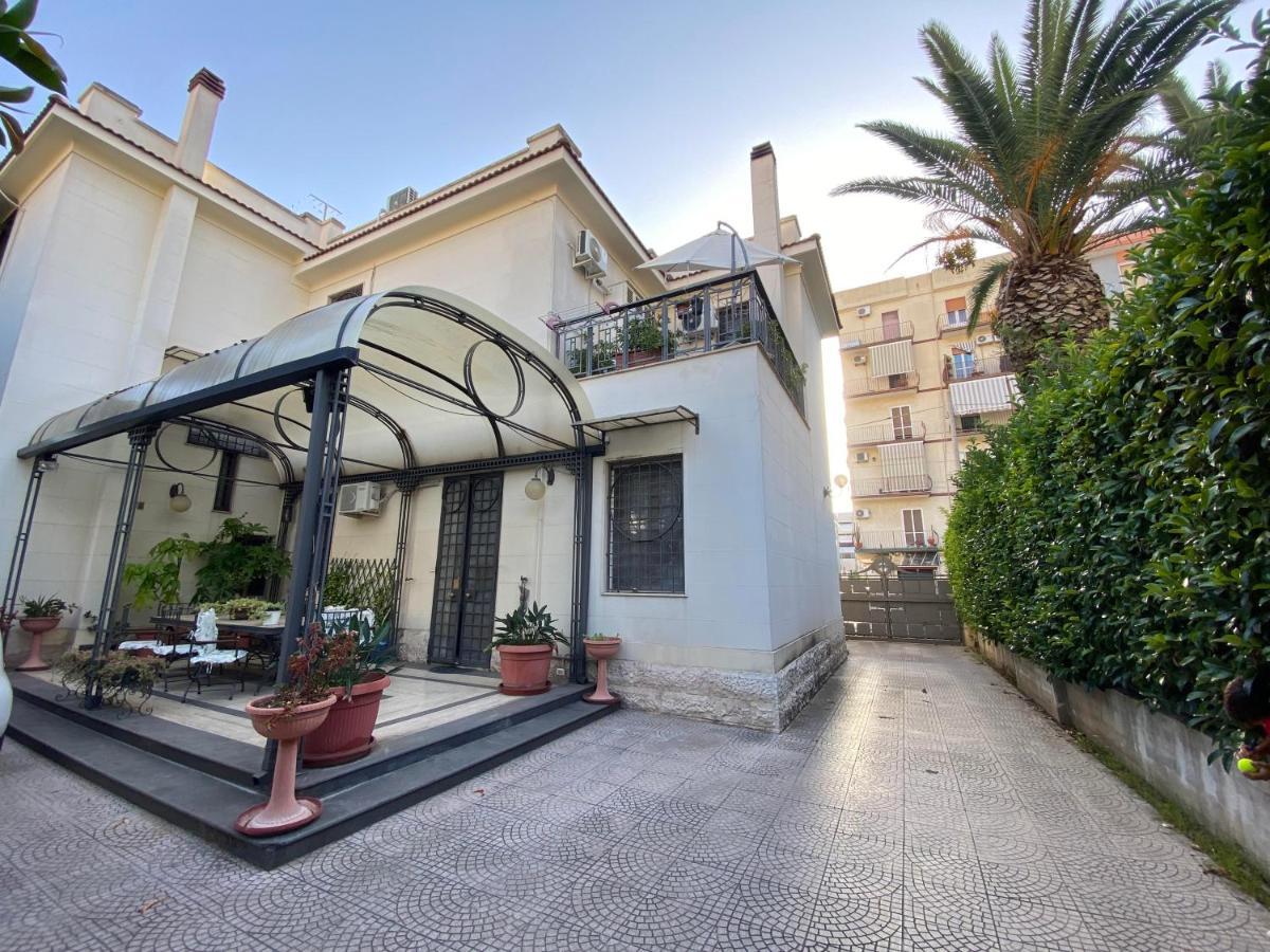 Villa Luigi XVI Таранто Екстериор снимка