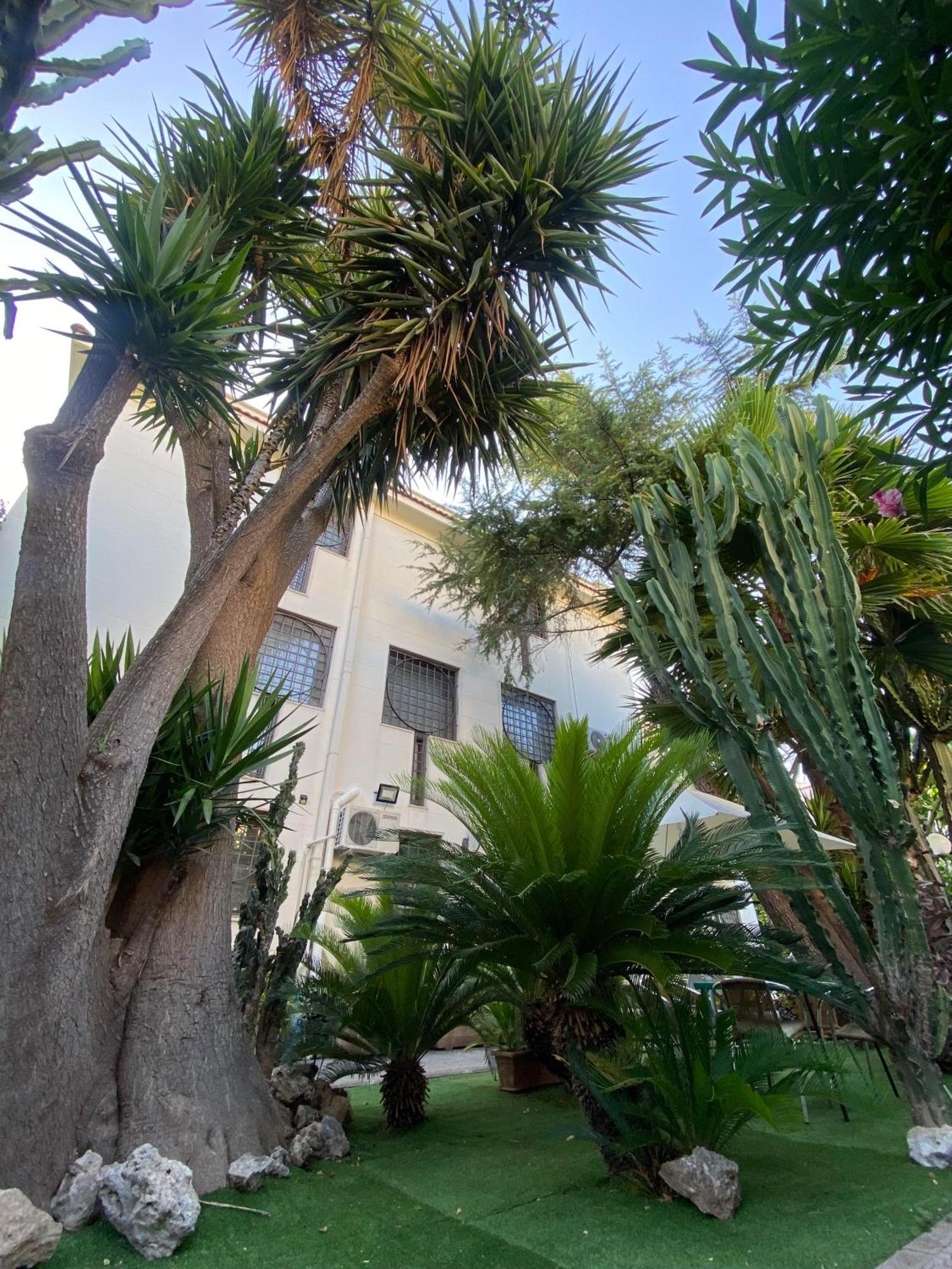 Villa Luigi XVI Таранто Екстериор снимка